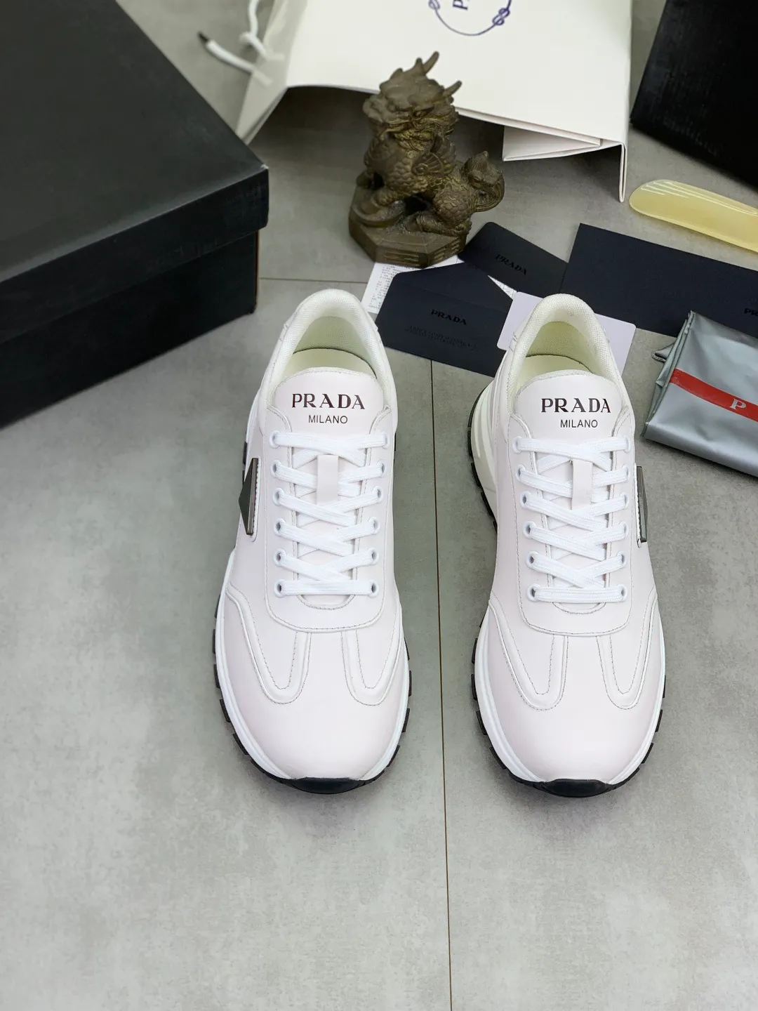 Men's men's shoes P600 💰[actual price] top quality, new popular models on the official website, timeless for a century, 🆘 The trendy brand (Prada) mainly promotes popular models, avant-garde and versatile fashionable men's shoes, privately molded, with cowhide splicing and 1:1 oil edge treatment... fashionable and simple, original imported cowhide with python skin, cowhide leather lining for feet; the atmosphere and personality are more fashionable, eye-catching and pursuing class. It will subvert the old idea and be a must-have for fashionistas who want to spend time with you! Must keep it! High-end comfortable and low-cost, high-end quality workmanship. Size: 38-45 4️⃣ colors available. full package